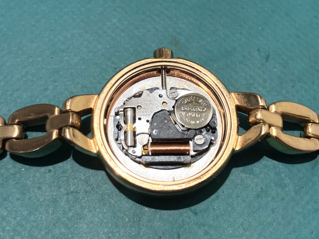 ギブソン社のフライングVの腕時計 電池切れ ギブソン社のフライングVの