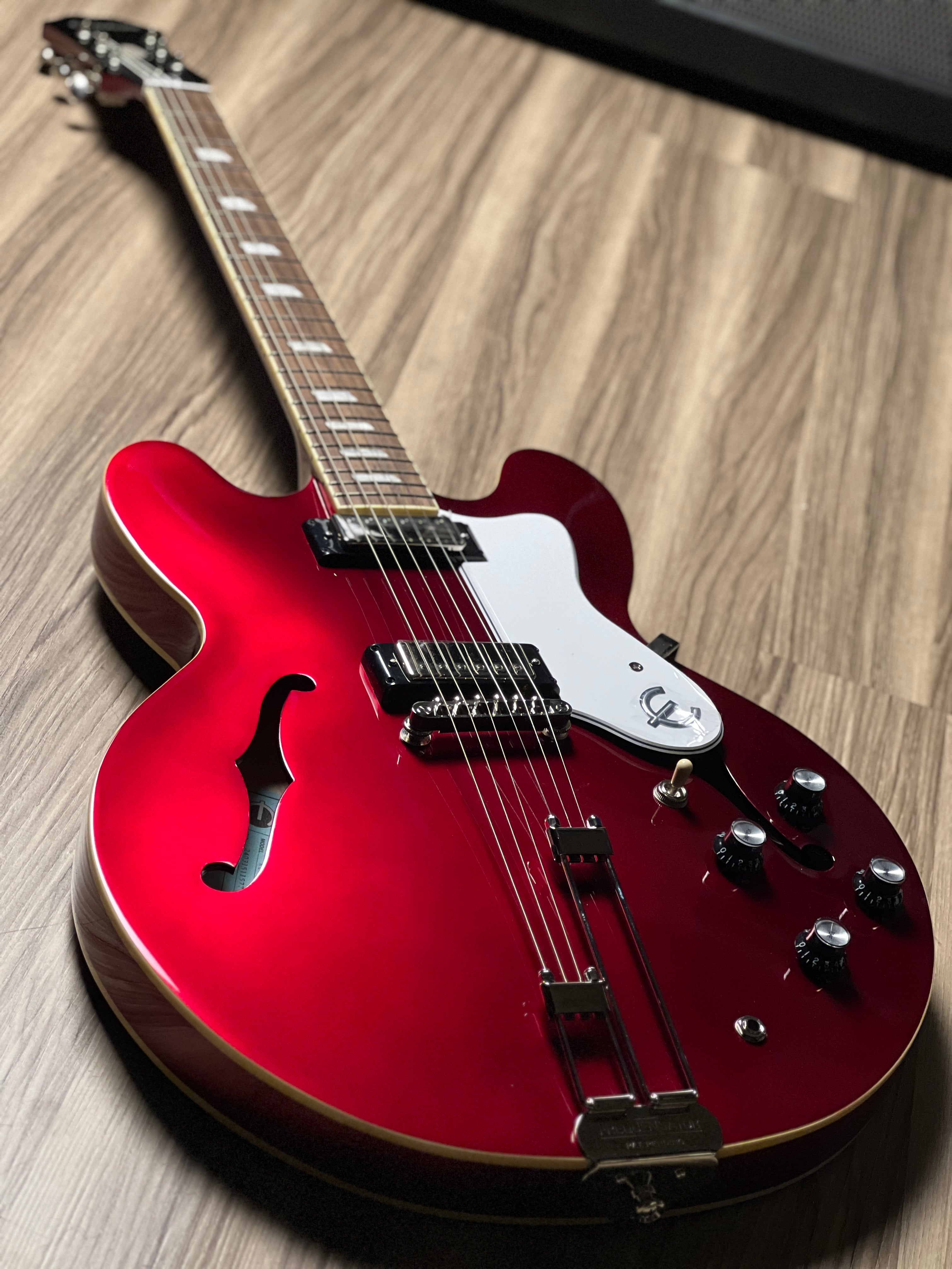 Epiphone Riviera Semi-hollowbody with Frequensator Tailpiece in