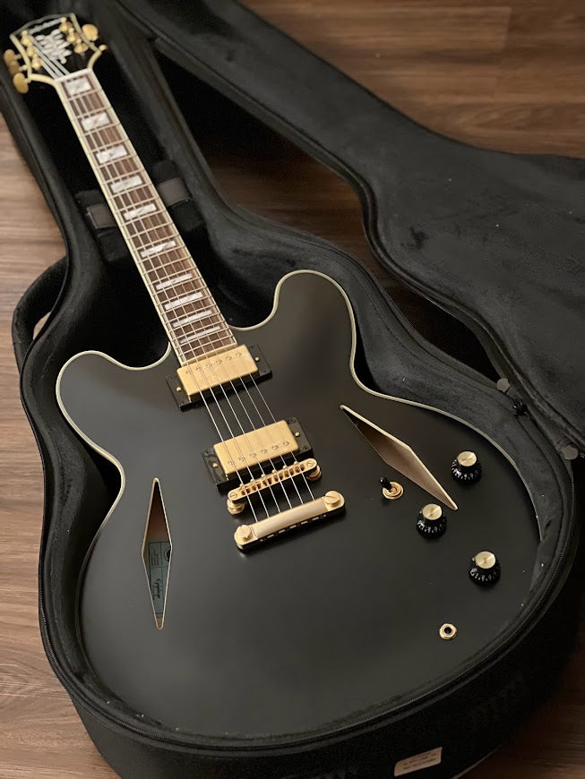 Epiphone Emily Wolfe Sheraton Stealth Semi-Hollow in Black Aged