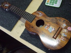 Famous Ukulele FS-5 PU取付・ナット＆サドル作成交換 | Neiro Design