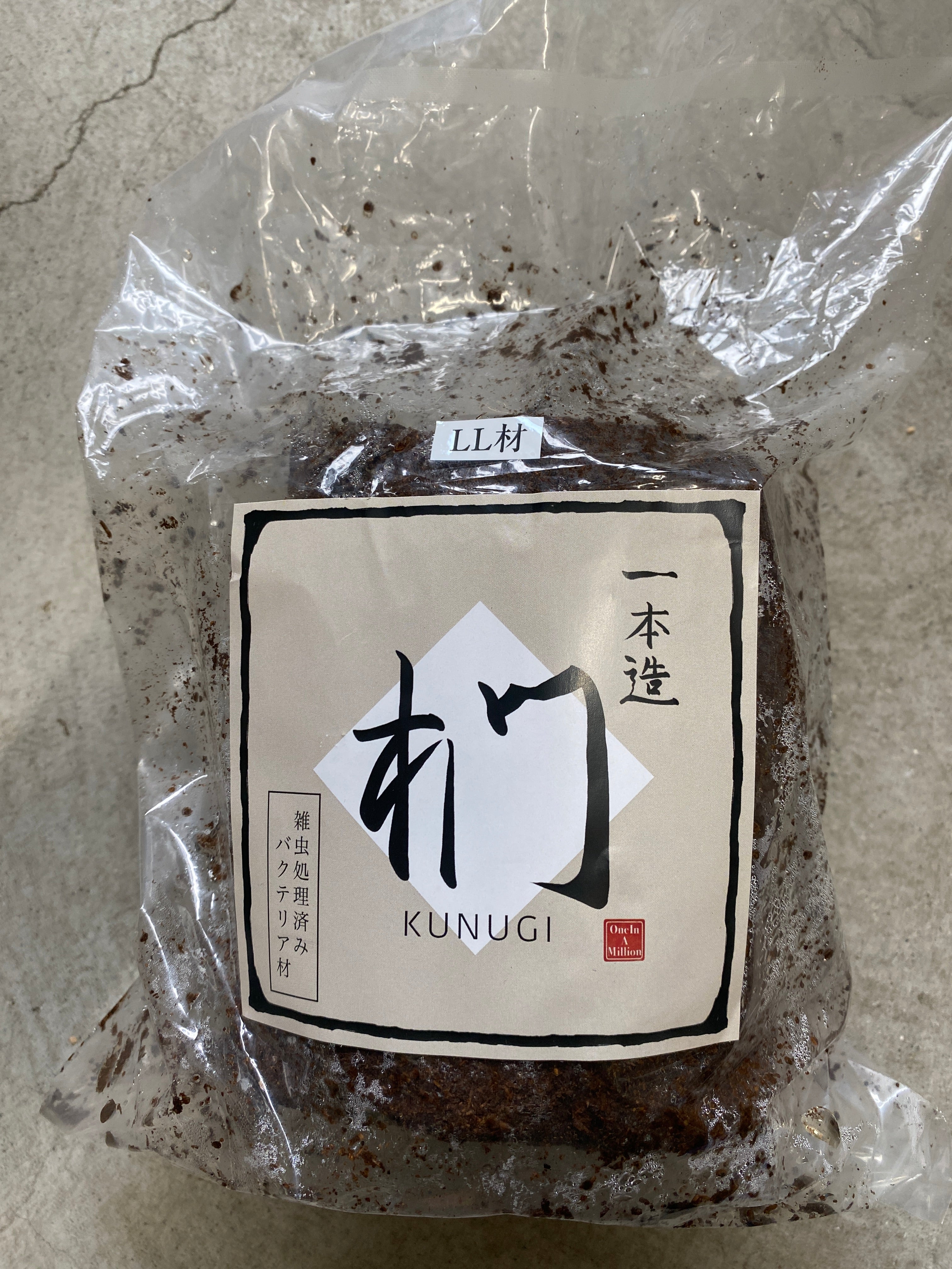 One In A Million製 バクテリア材LLサイズ(1本入り) – 昆虫ショップNexus