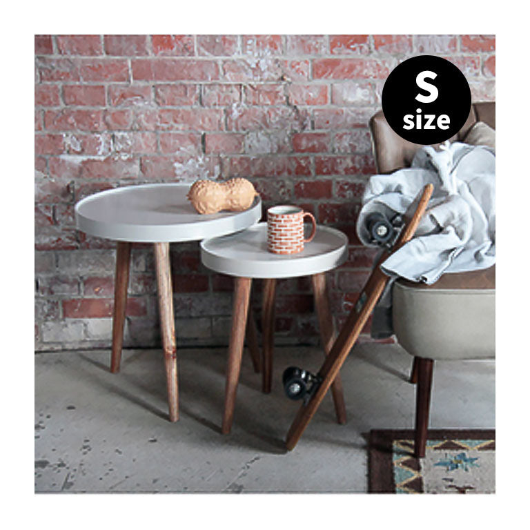 トレー天板が特徴のミッドセンチュリー感あふれるサイドテーブル（S