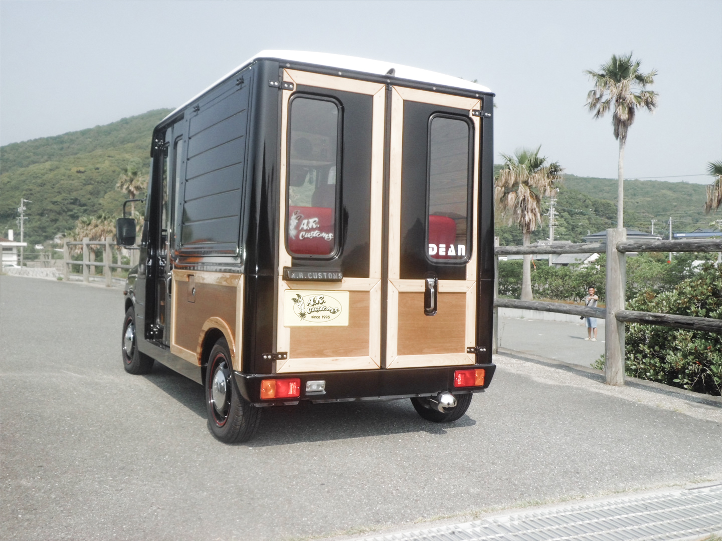 DAIHATSU mira Walk Through Van ミラ ウォークスルーバン | A.R.CUSTOMS