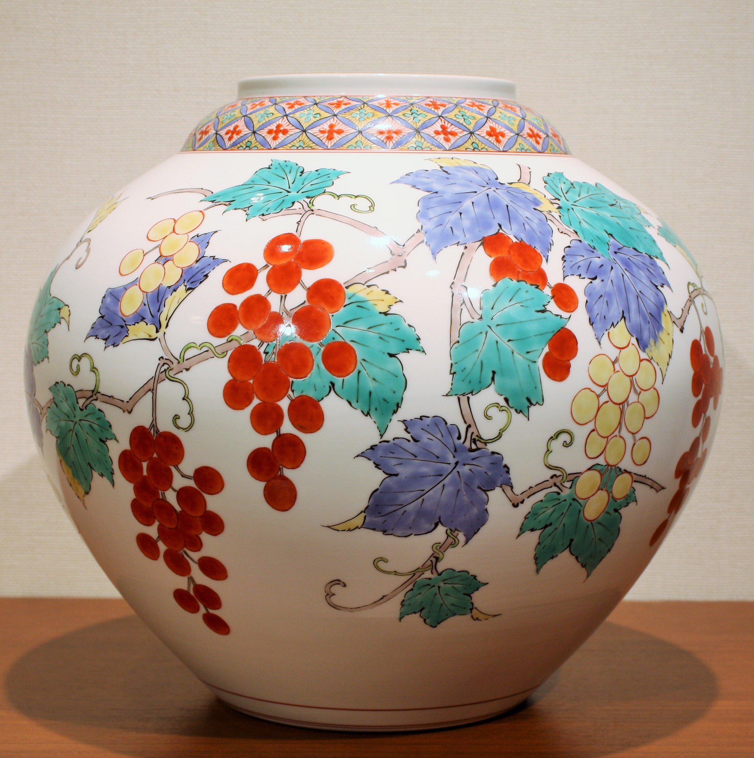 14代 酒井田柿右衛門 花瓶 ☆ USED 人間国宝 十四代酒井田柿右衛門 濁