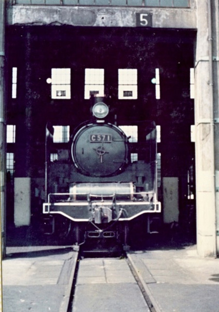 40年ぶりの梅小路蒸気機関車館 11 C57 1号機: B767-281のブログ