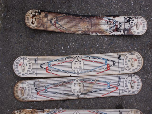 比与字地下壕南側残留物、零式雷撃照準機三型計算板他 | とある戦跡と