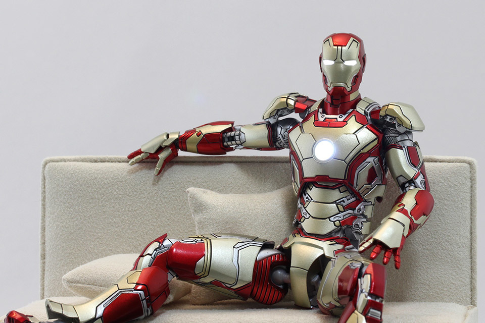 コミケイブの1/12スケール・マーク42(ソファ付) | ジョル's Page for