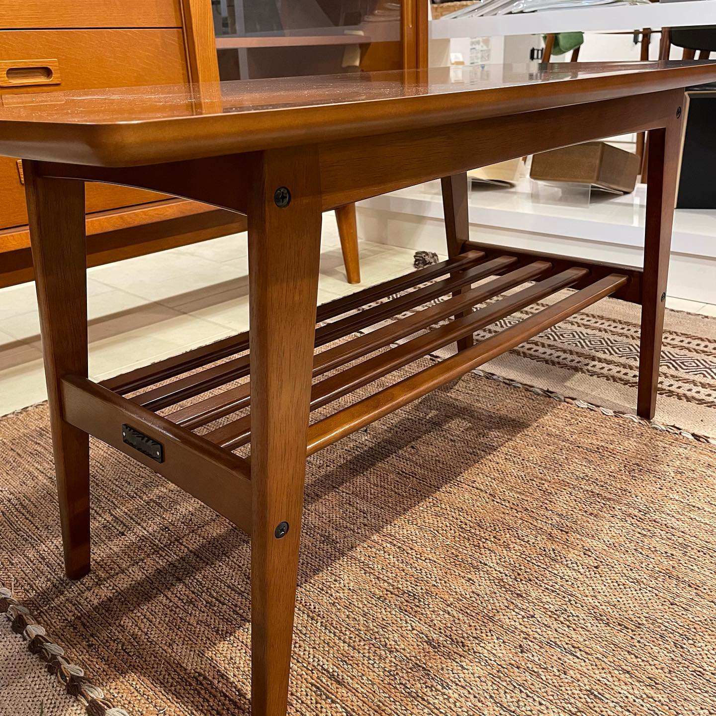 リビングテーブル(小) ムテニエ突板仕様 生産終了のお知らせ｜Ding