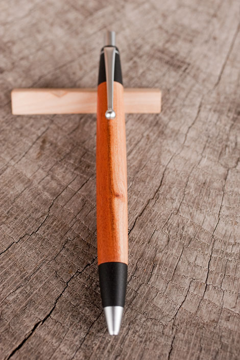 赤と白のせめぎ合い、源平のペン | 野原工芸｜作り手の裏話