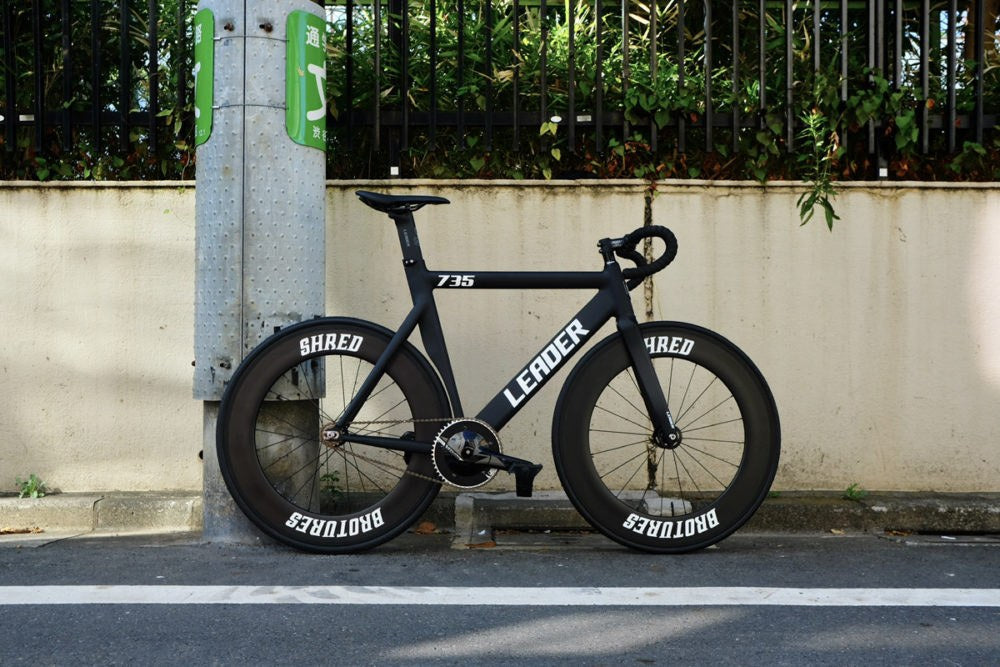 LEADER® 735TR モノトーンカスタム | ブローチャーズ - BROTURES