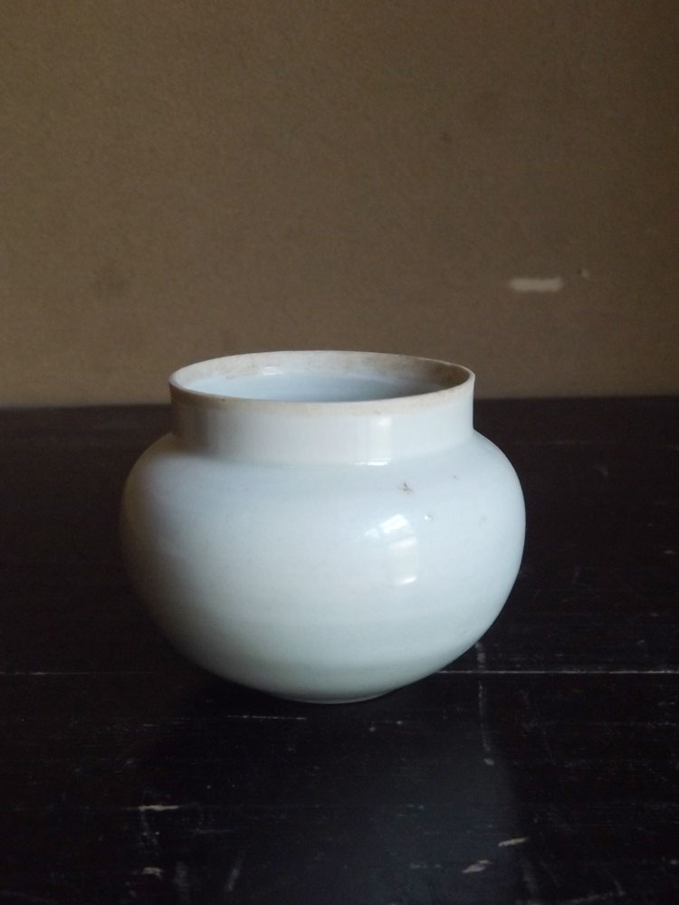 中国宋時代青磁お茶碗と明時代染付小壺 中国宋時代青磁お茶碗と明時代