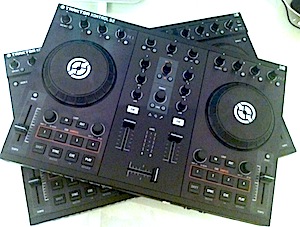 Review & Video: Traktor Kontrol S2 DJ Controller - Digital DJ Tips