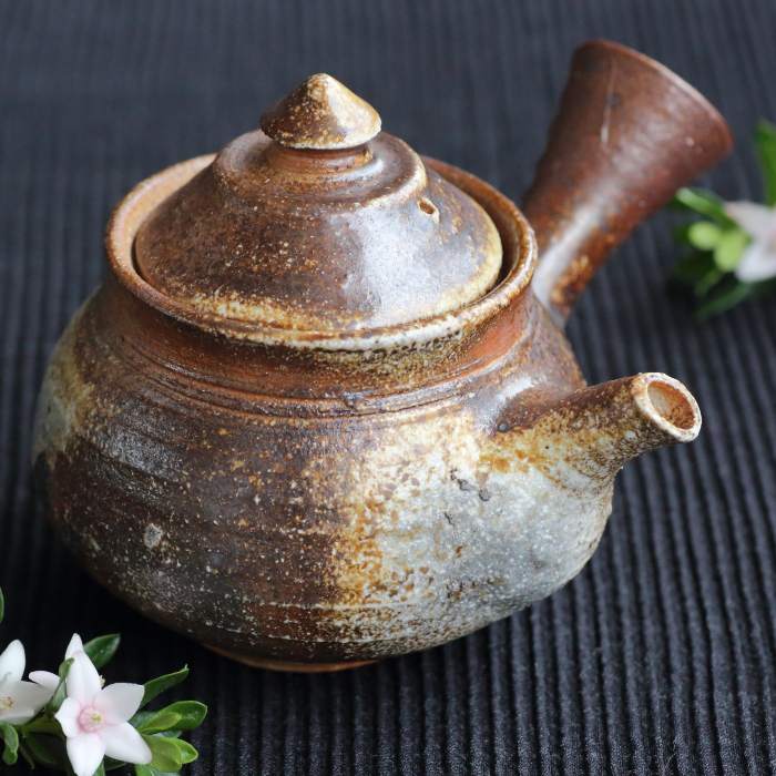 焦げが美しい伊賀焼の焼締急須 満容量290ml 小島憲二 穴窯焼成窯変 桐箱