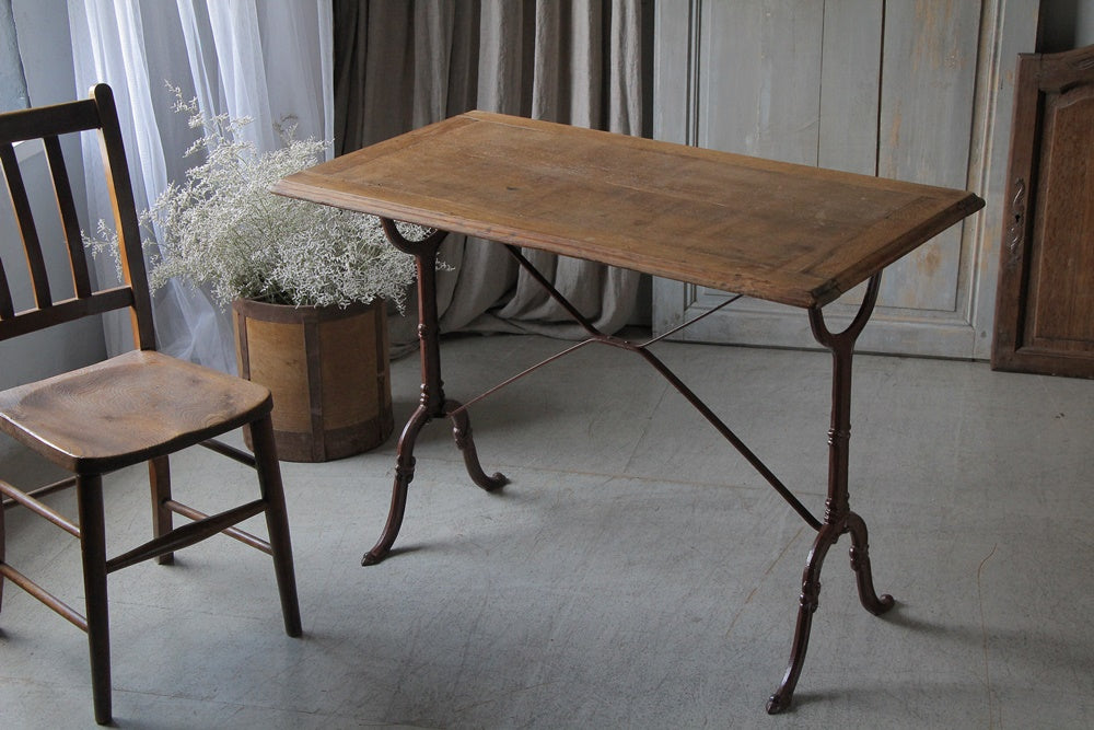 アイアンの足が素敵なビストロテーブル（横幅100cm） フランス