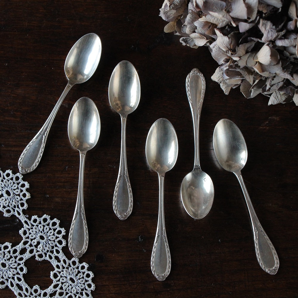 6本あり！シンプルデザインのデザートスプーン（2.5x14cm） フランス