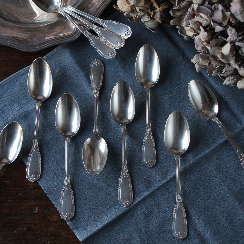 9本あり！花模様が可愛いデザートスプーン（3.5x17cm） フランス