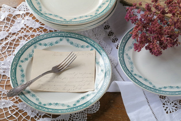 2枚あり！優しげな花柄の皿（プレート） フランスアンティーク食器
