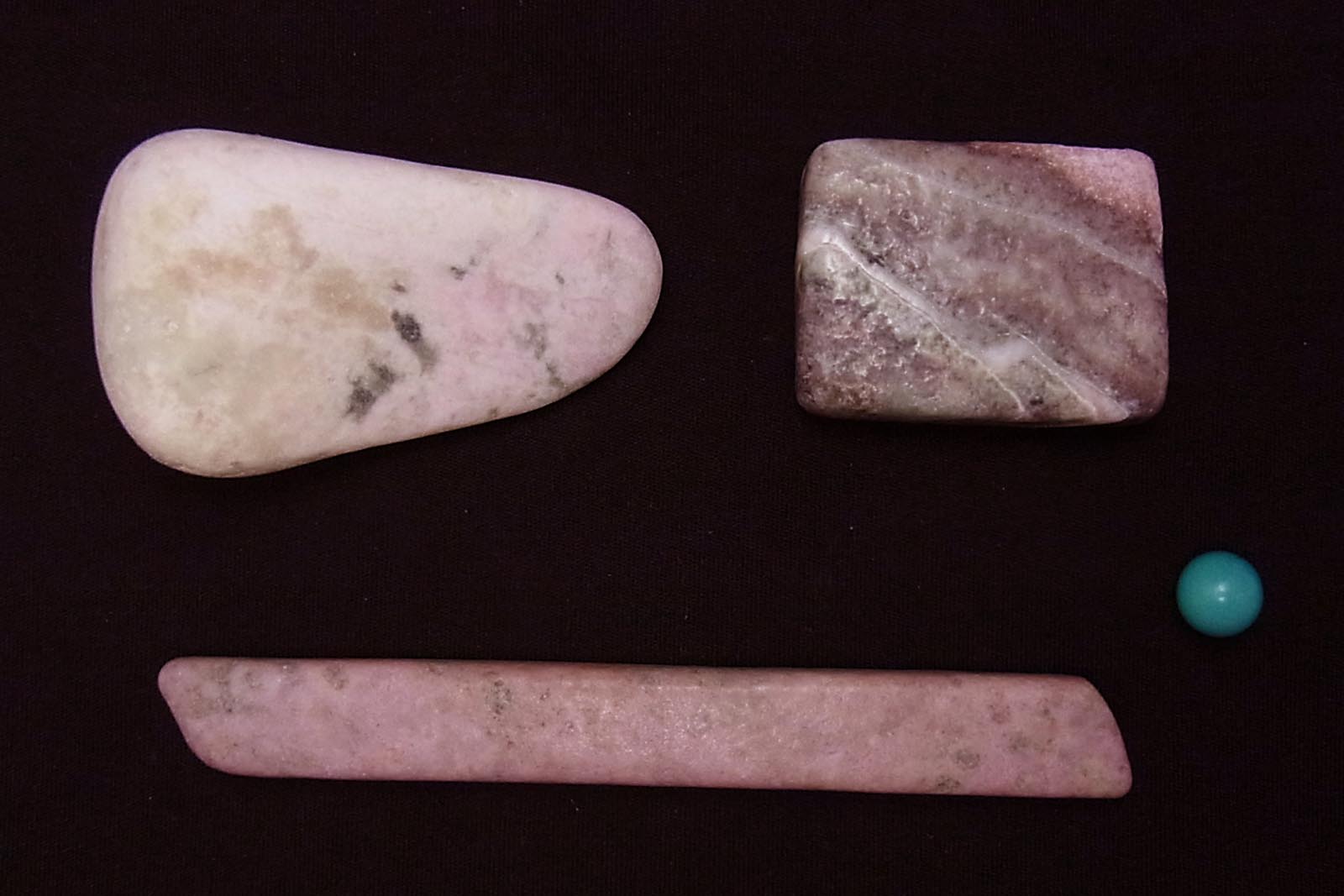 糸魚川産 ピンク翡翠（クリノゾイサイト） 原石