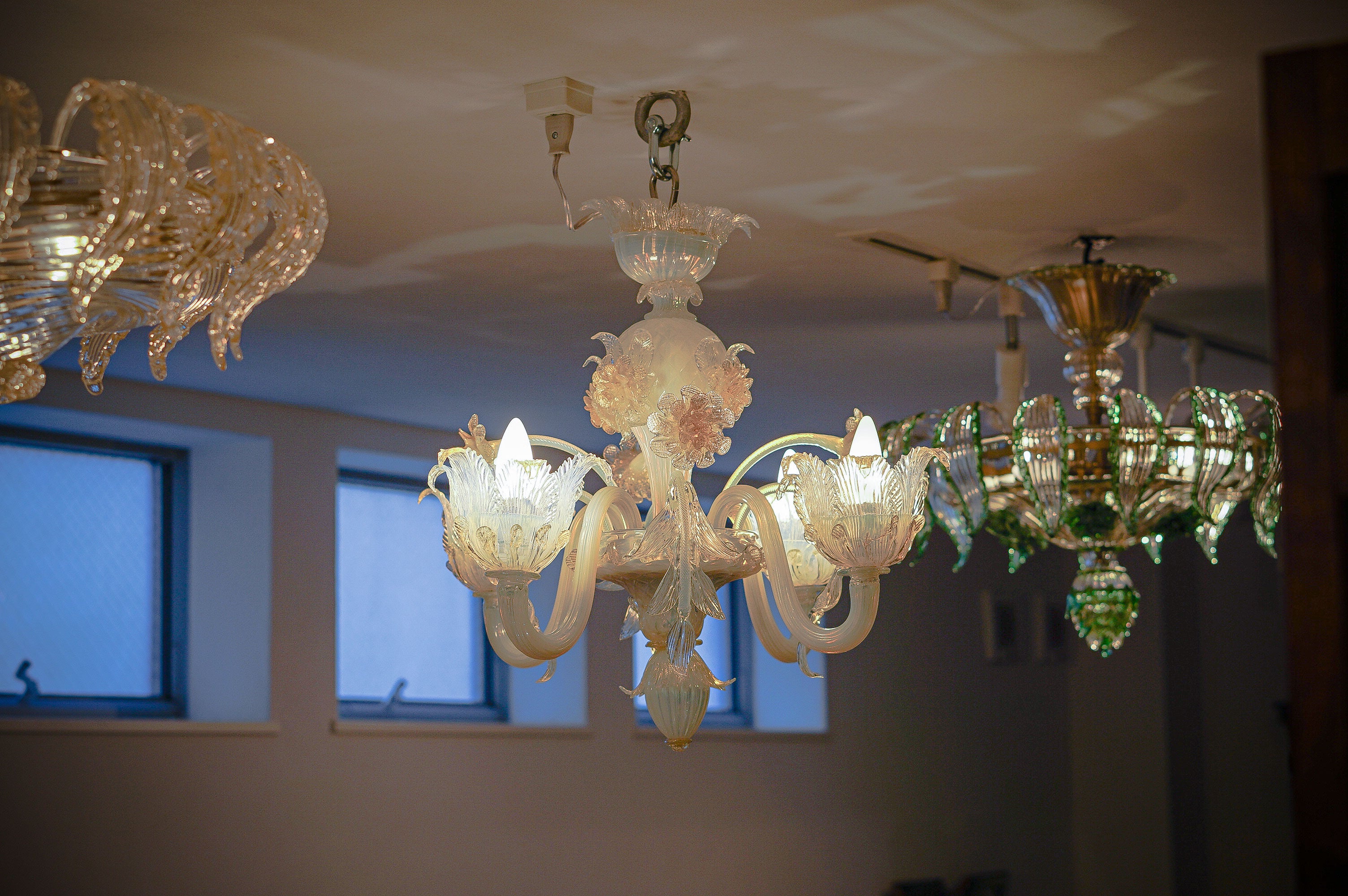 ムラーノガラス（ベネチアングラス）シャンデリア／照明（4灯）Opalino