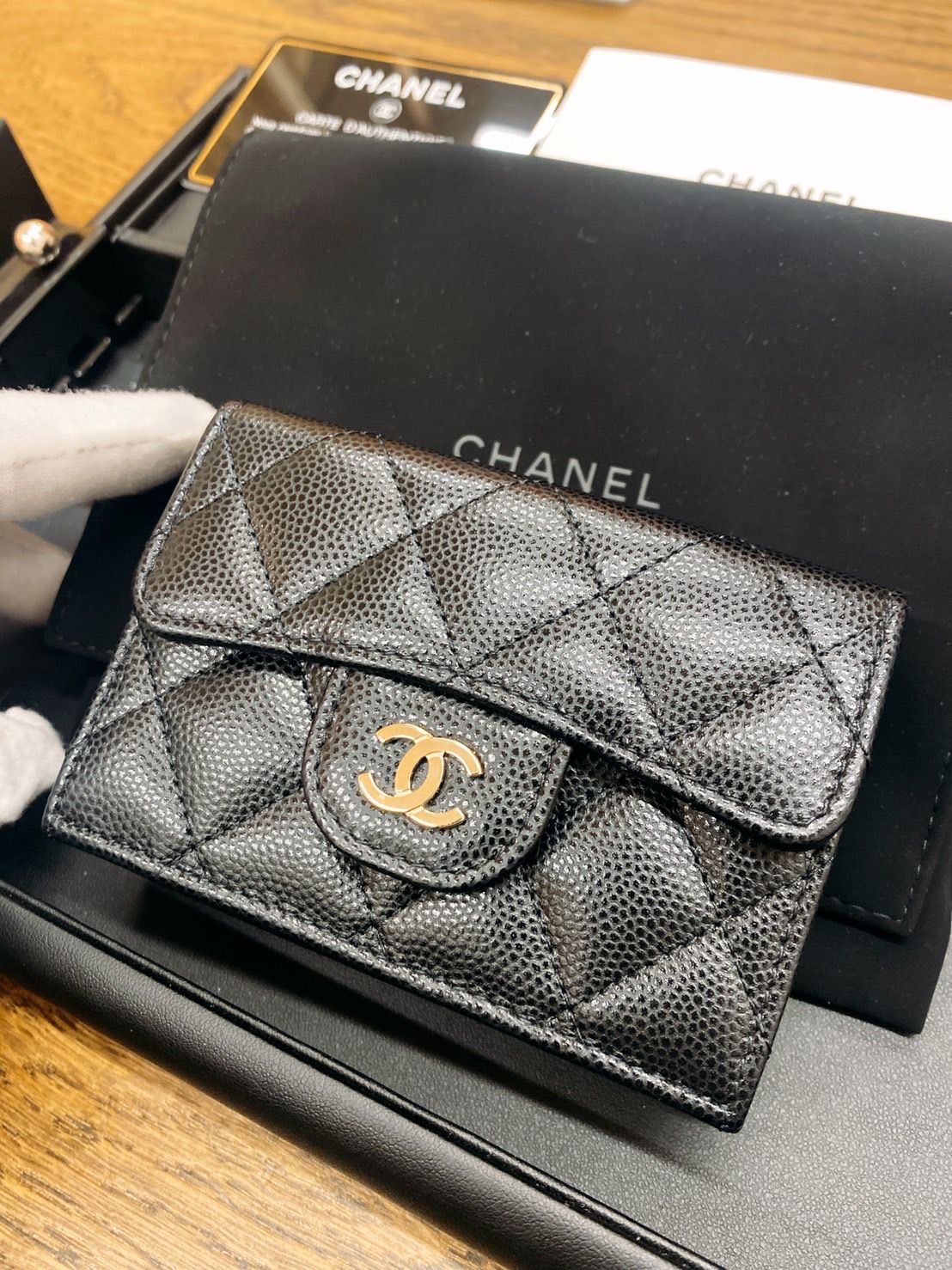 爆買い，人気】 CHANEL シャネル 財布 折りたたみ キャビアスキン ココ