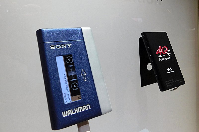 初代ウォークマンがかっこいい。20th Anniversary 1979-1999 WALKMAN