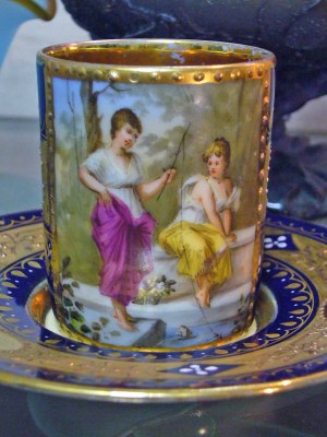 ANTIQUE ROYAL VIENNA HAND PTD. CABINET CUP & SAUCER: 団塊のブログ