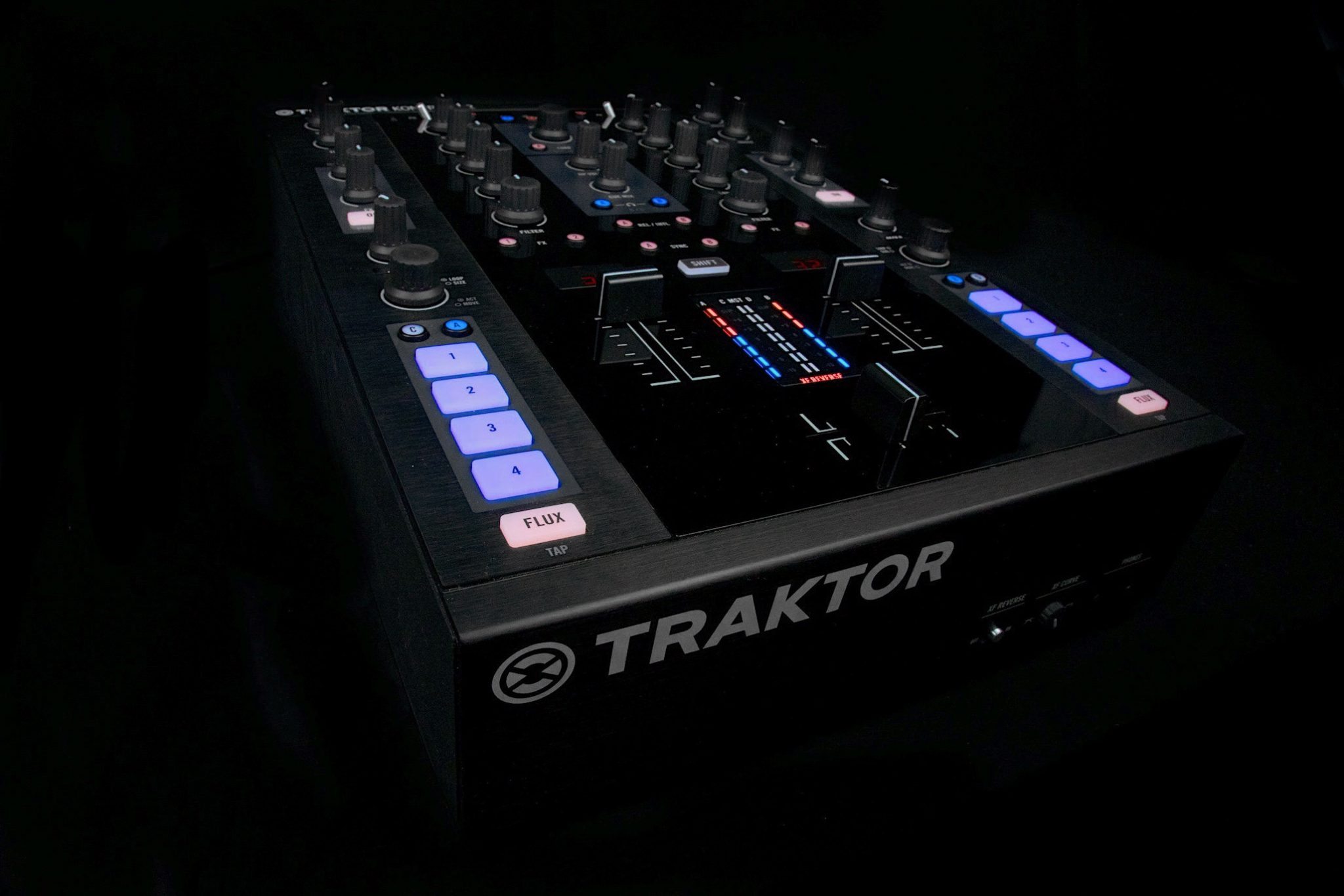 REVIEW: Native Instruments Traktor Kontrol Z2 Part 1 – DJWORX