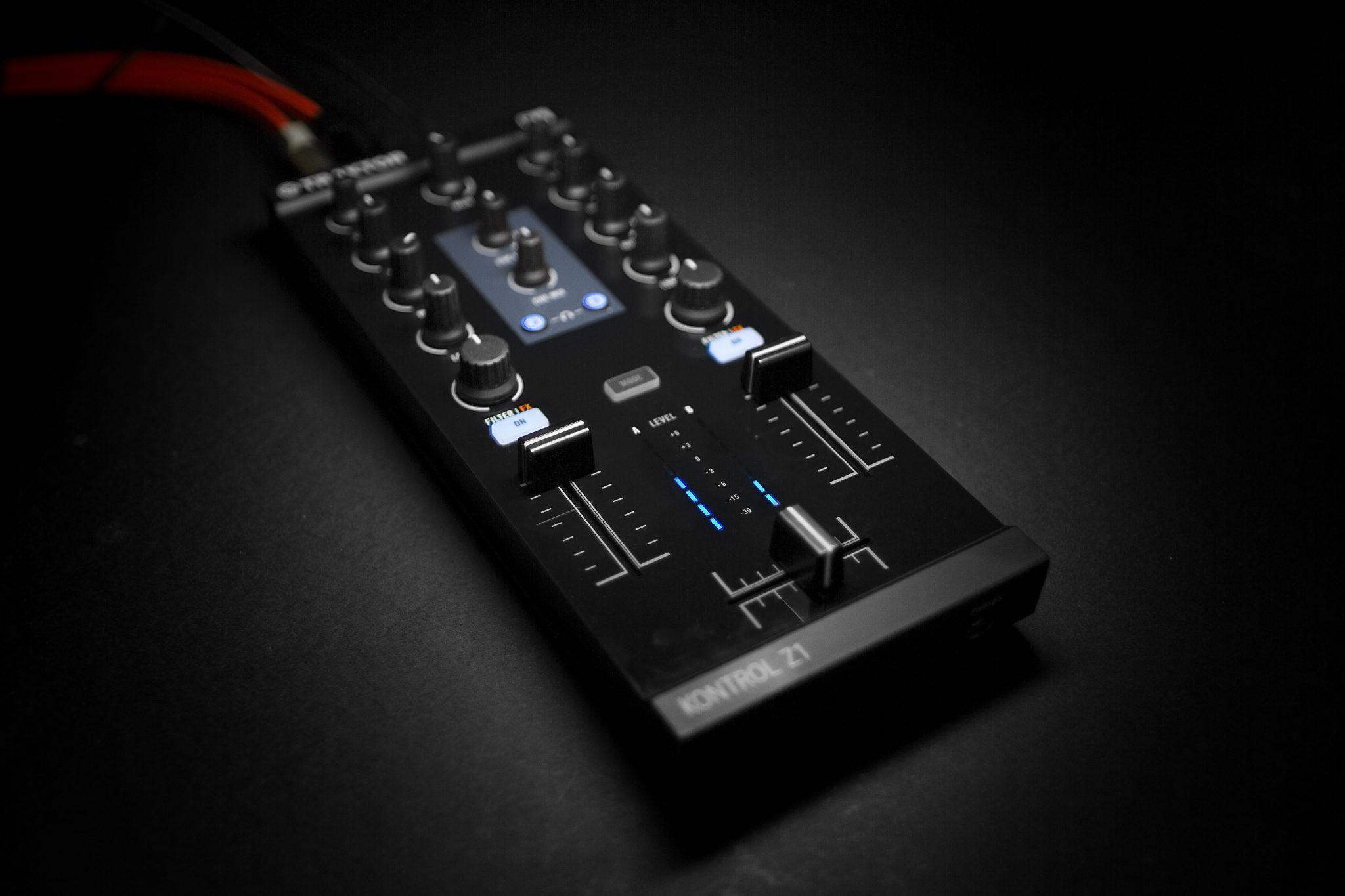 REVIEW: Traktor Kontrol Z1 DJ Controller – DJWORX