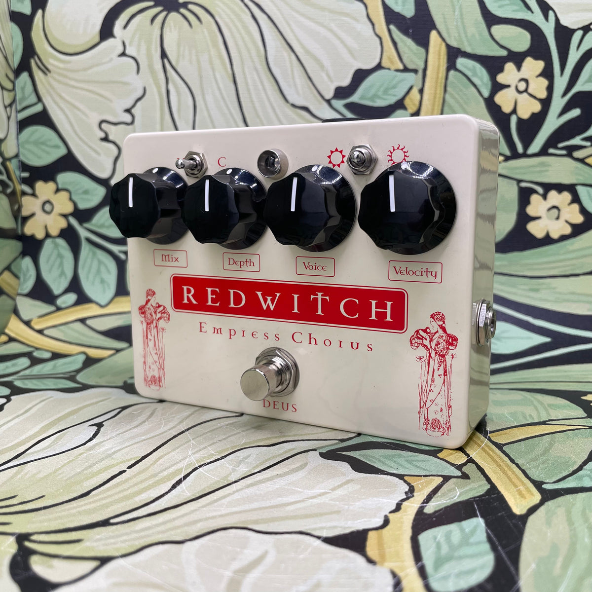 Red Witch Empress Deus Chorus – eastside music supply