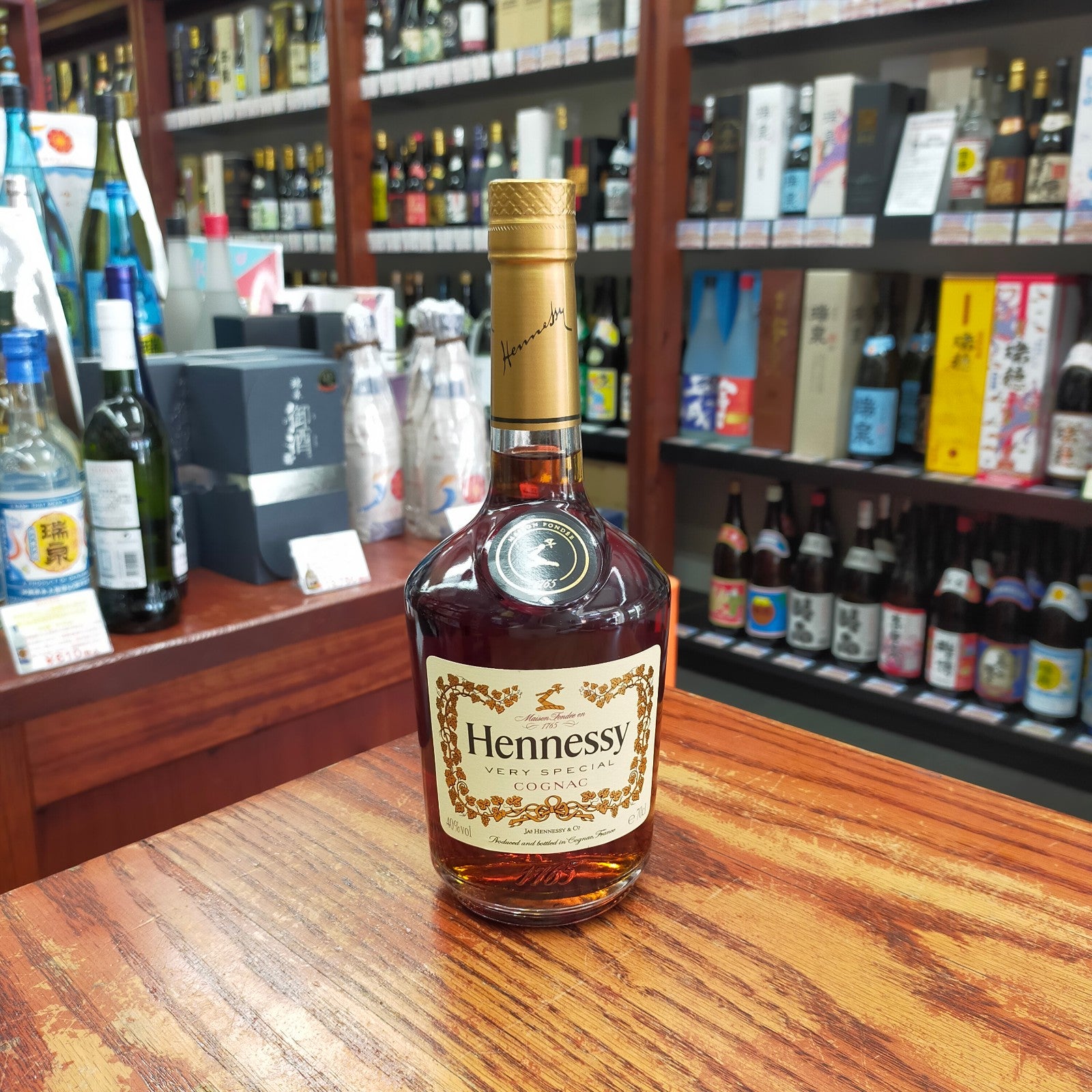 ヘネシーVS 40度 700ml – お酒の宅配『ぎぼ酒店』