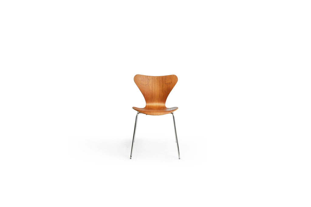 1Fritz_Hansen_Series_7_Chair_M