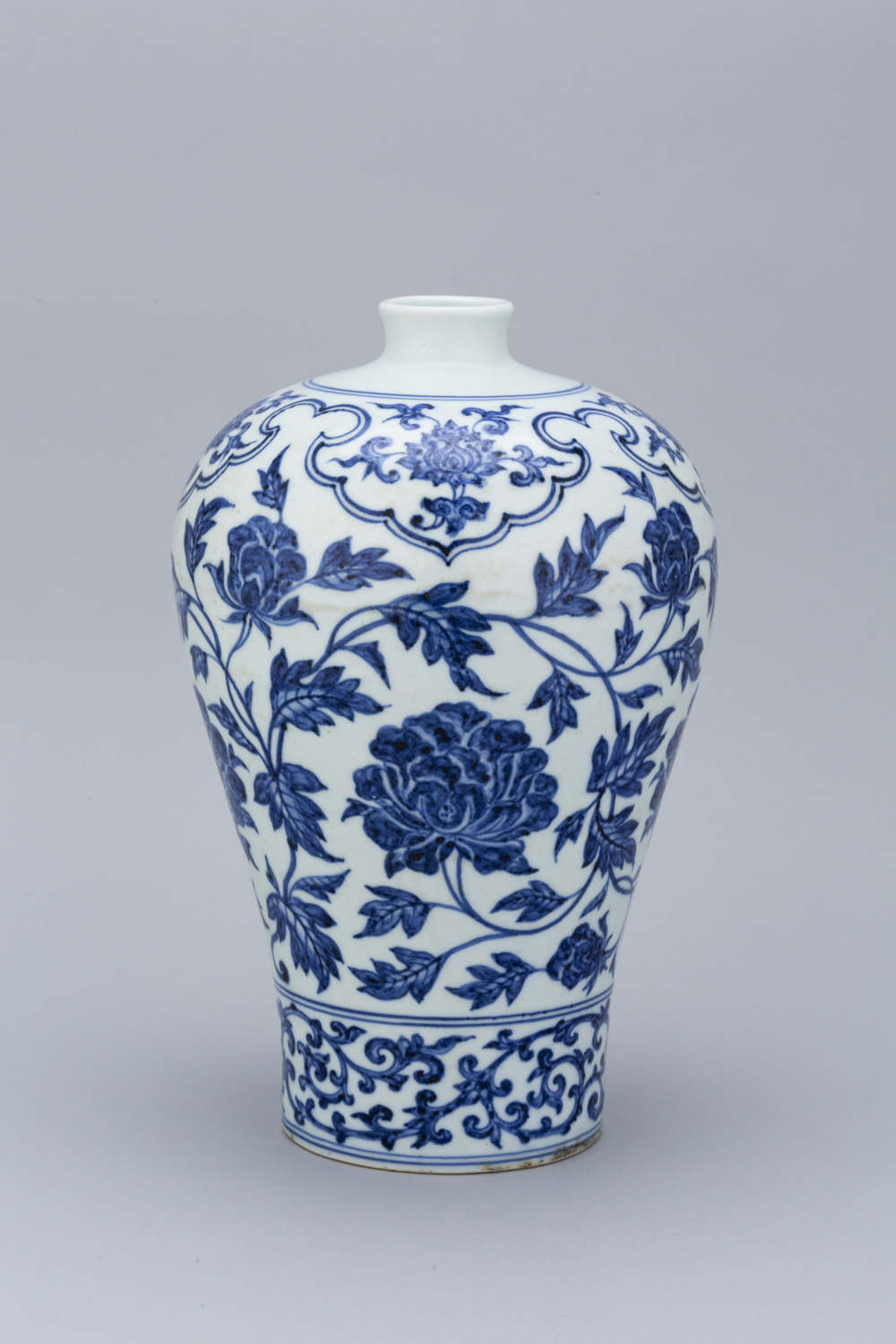 青花缠枝牡丹纹梅瓶_观复博物馆