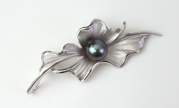 黒蝶ケシ真珠 マルチリーフデザイン ブローチ兼用ペンダントトップ 黒