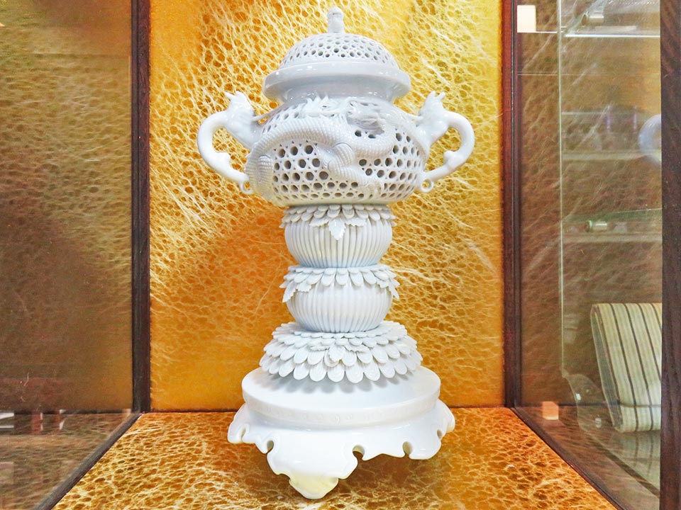 新品!! 十五代 中里茂右衛門 雲龍彫 白磁 香合 平戸焼 共箱