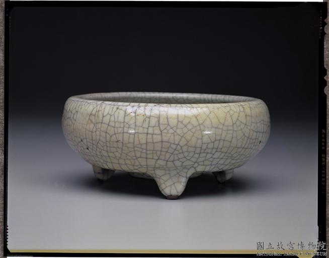 晚明清初哥釉三足鼎-數位典藏與學習聯合目錄