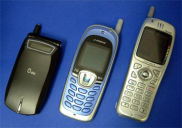 Mobile：こんなに違う、各社のプリペイド携帯