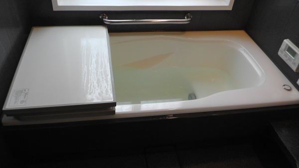 一条工務店 お風呂の蓋 浴室】スマートバス浴槽のふた、取っ手「あり」と「