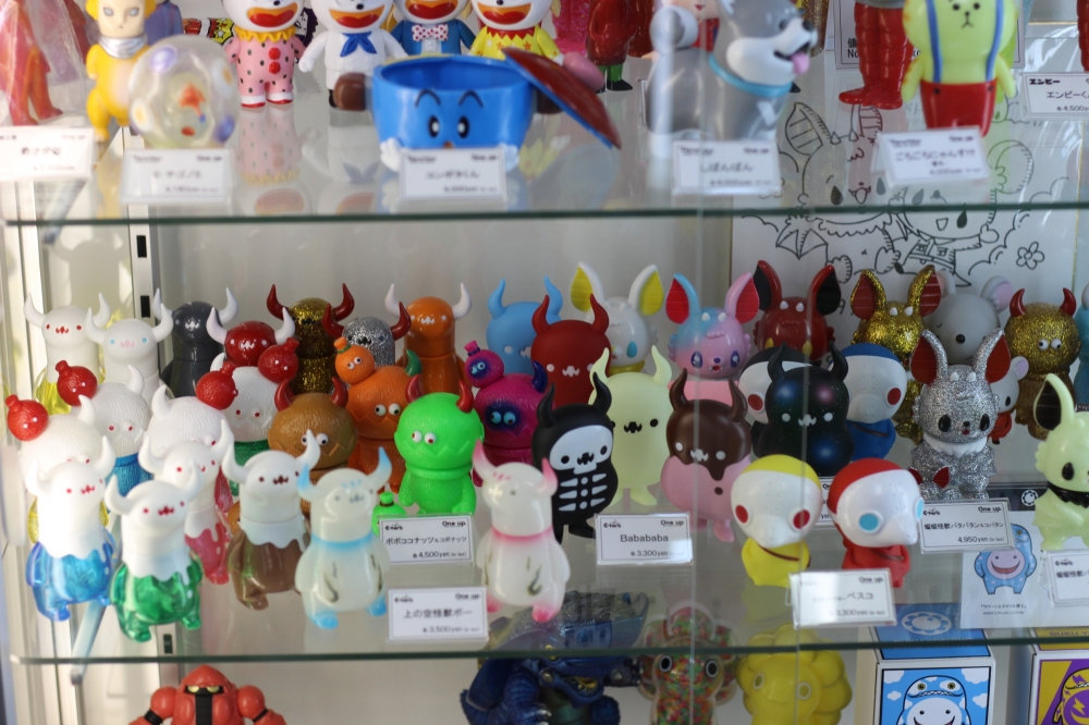 C-toys ちしまこうのすけさんより One up.秋葉原店に 上の空怪獣ボー