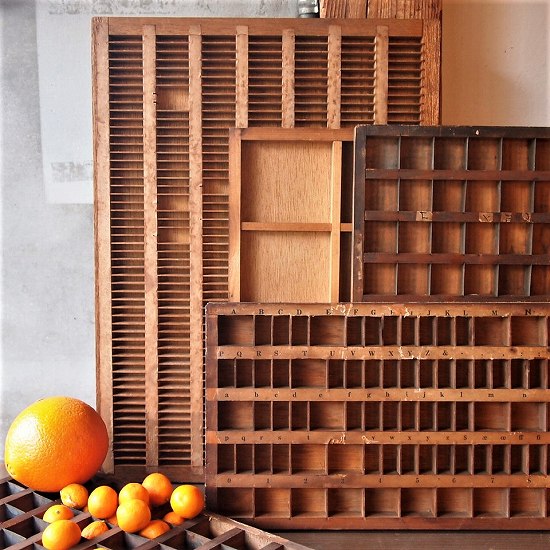 活版印刷の「活字ケース / 文選箱」のご紹介です。 | アンティーク家具