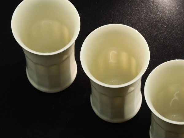 加藤渓山 牙黄磁・しのぎこっぷ 5客 | 坂井春明堂