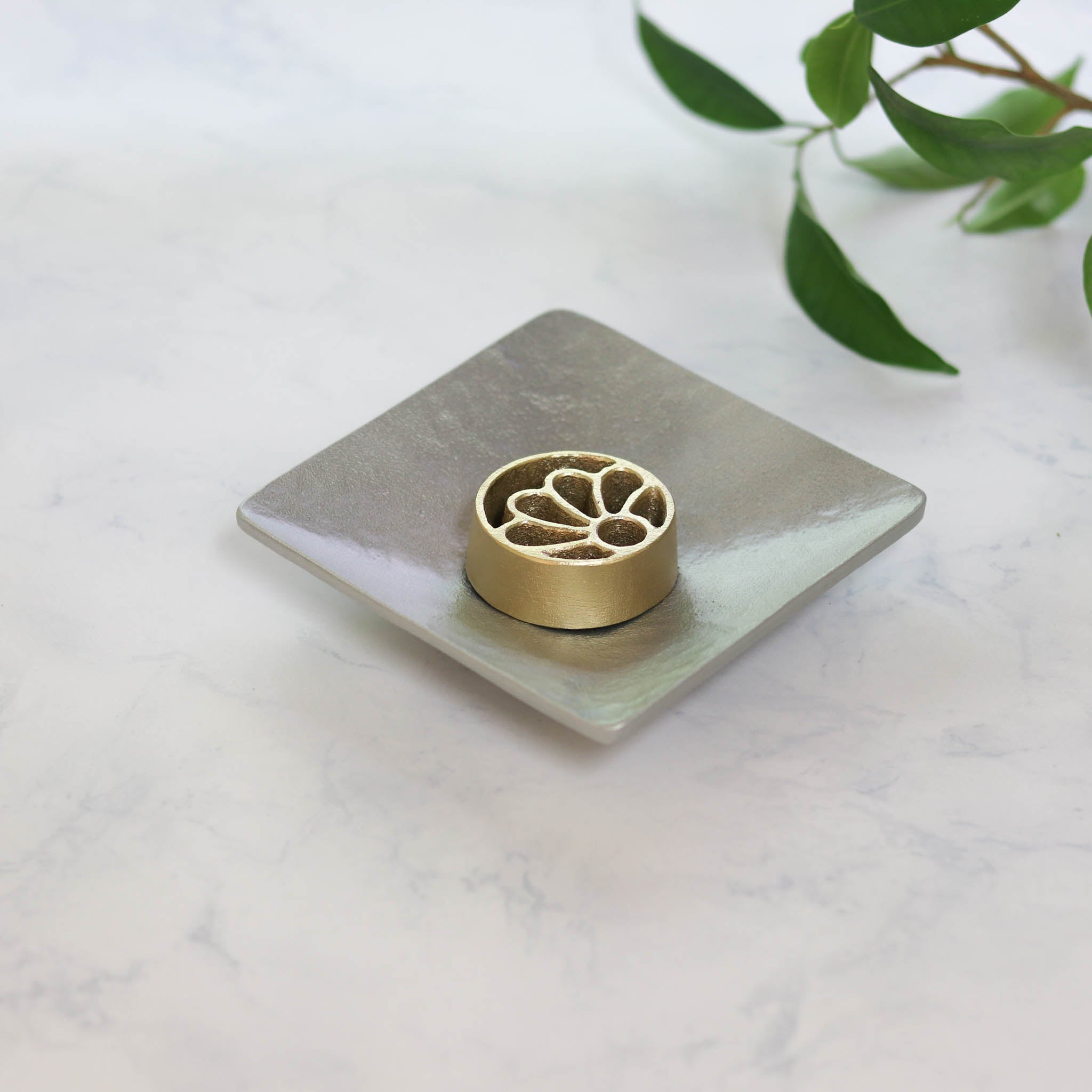 鋳物 剣山・水盤セット | 針のない剣山 Petal | Kamahachi plate S・L |