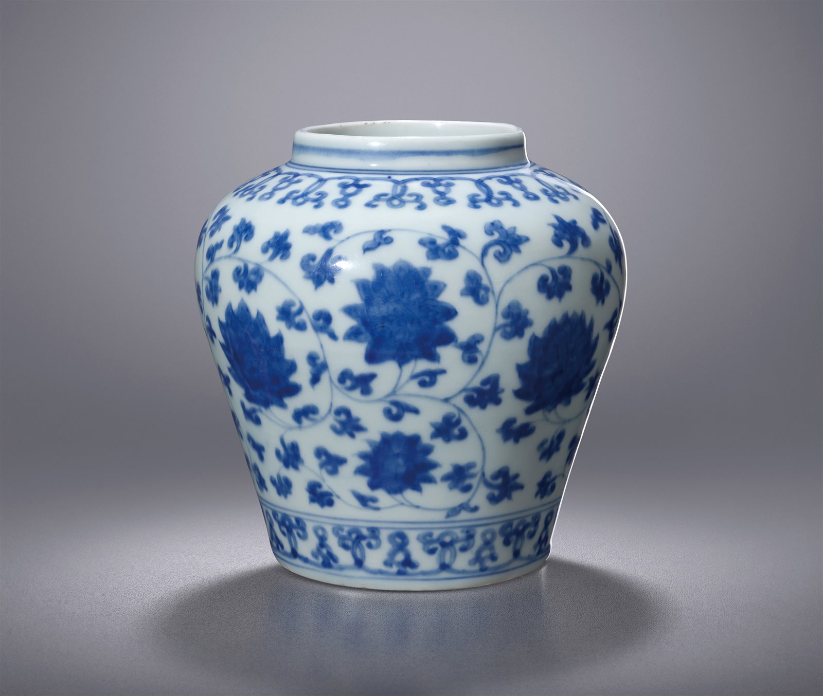 中国美術 青花 纏枝蓮花 武人紋 瓶 高25.5cm(HA374)