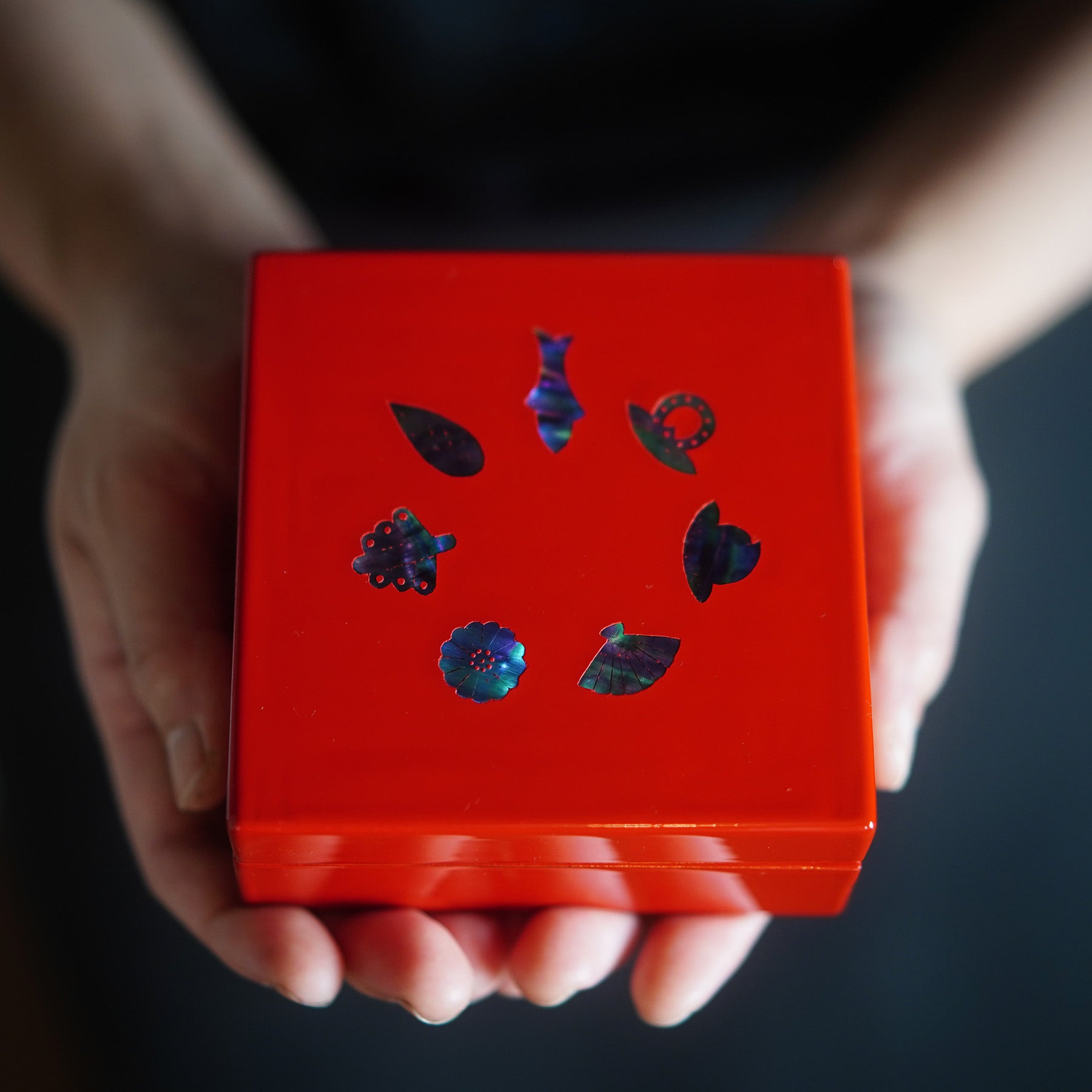 小箱 ななふさ螺鈿 – 角萬漆器