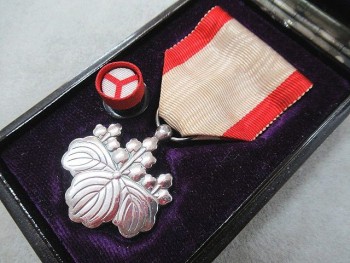 勲八等白色桐葉章