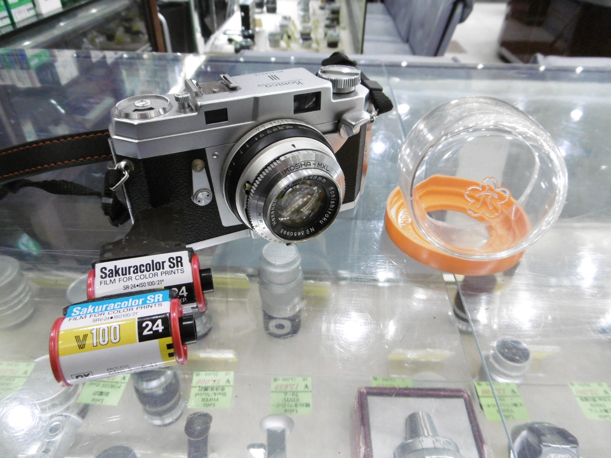 スナップにもってこい！ “招き猫”スタイルカメラ「コニカⅢ」