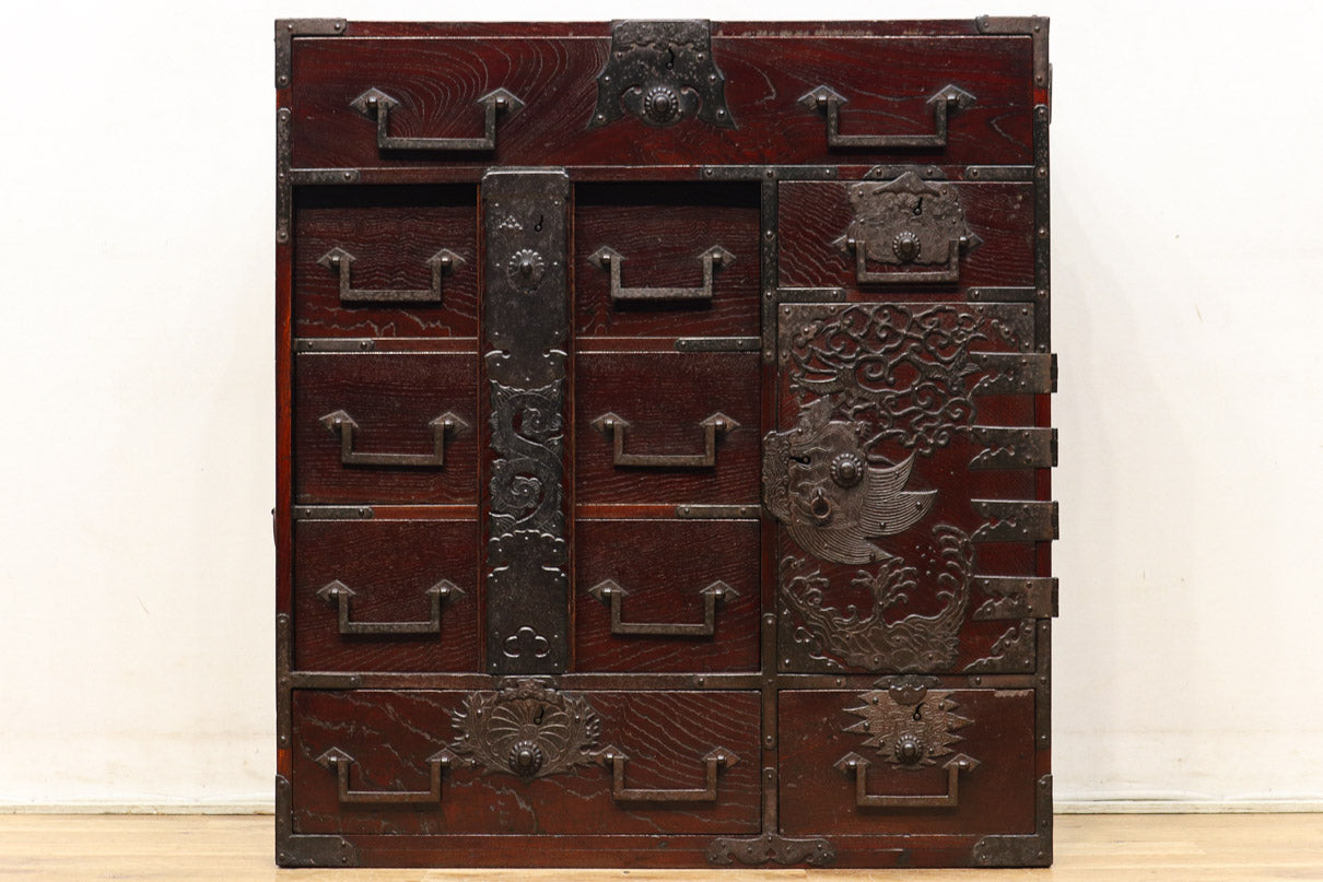 全面総欅!! 角手金具で堅牢な印象のある帳場箪笥 BB2765 – 古福庵