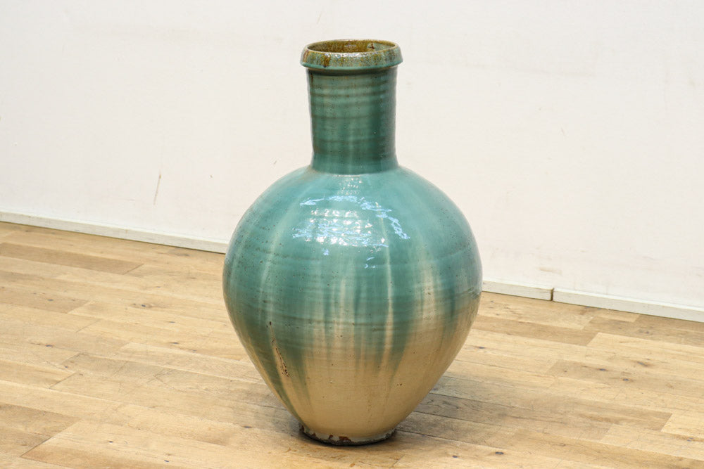 淡い色彩が上品な大きな徳利型の壺 DC5913 – 古福庵 [ KOFUKUAN