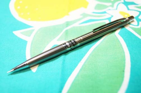 パイロット「ステンレス ストライプ 蝕刻 ペンシル 0.3」レビュー