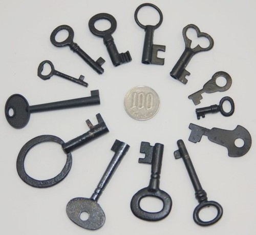 たんすの鍵もいろいろ : 桐たんす百報(総桐箪笥和光)