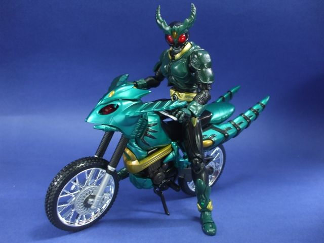 仮面ライダーギルス】DXギルスレイダー Amazon.co.jp: 仮面ライダー